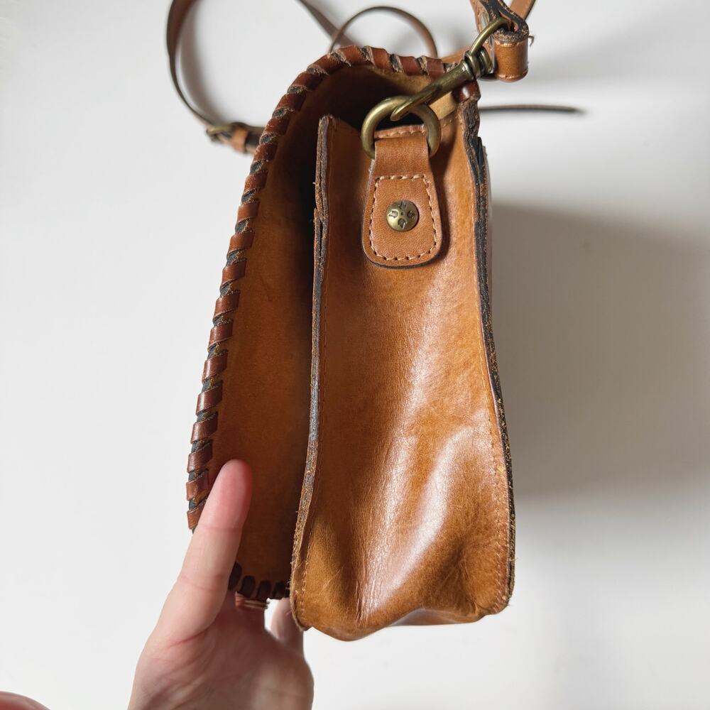 Patricia Nash Burnished Floral Tooled Leather Savini Saddle Bag - Picture 5 of 9